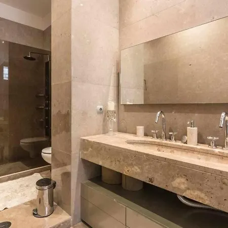 Апартаменты Apartment With A Terrace And Snooker Лиссабон